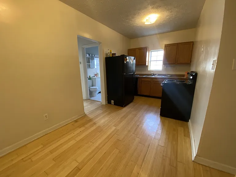 2062 E 5th Ave #4 — Photo 3