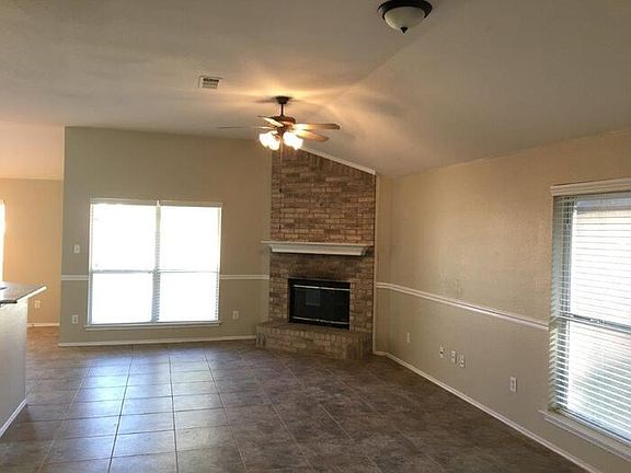 4th image of 1232 Old Oak Dr