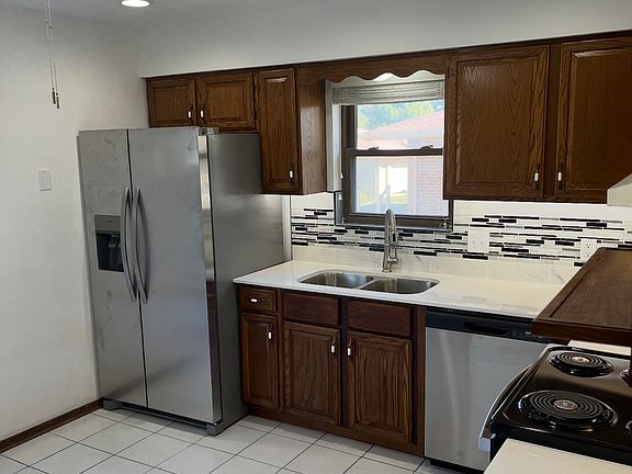2nd image of 6921 Townsend Ave