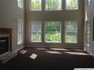 3 Sleepy Hollow Ct, Allentown, NJ 08501