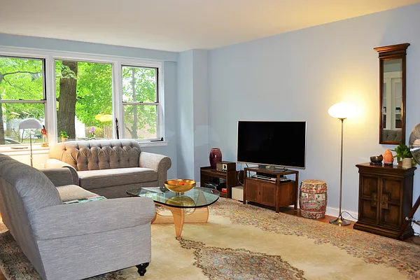 Sold by Re/Max In The City | media 27