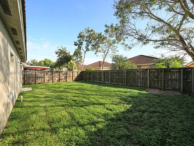 10270 SW 225th Ln — Photo 11
