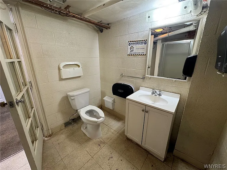 77 W Humboldt Pkwy #B — Photo 28