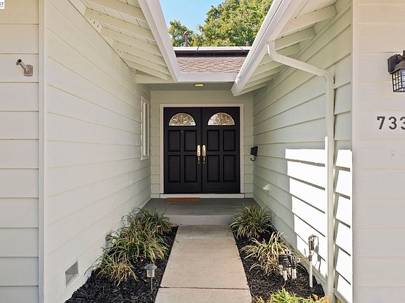 3rd image of 733 Mayview Way