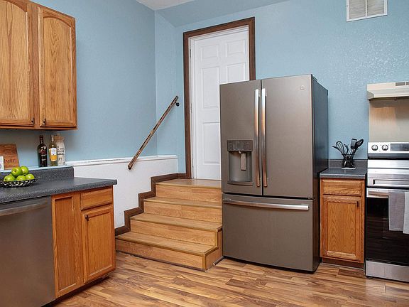 4th image of 203 Wright St