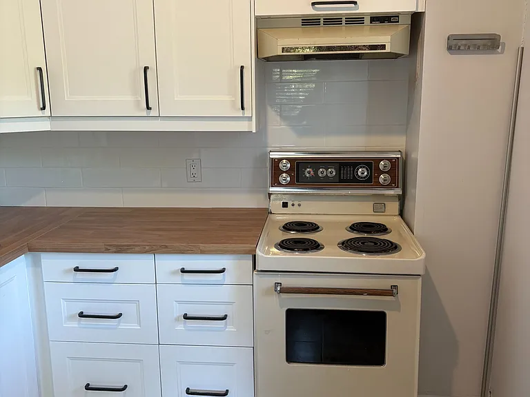 526 Waterloo St #A — Photo 5