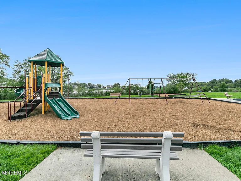453 Milton Ave — Photo 41