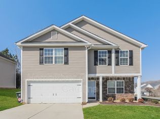 1431 River Run Dr, Lowell, NC 28098