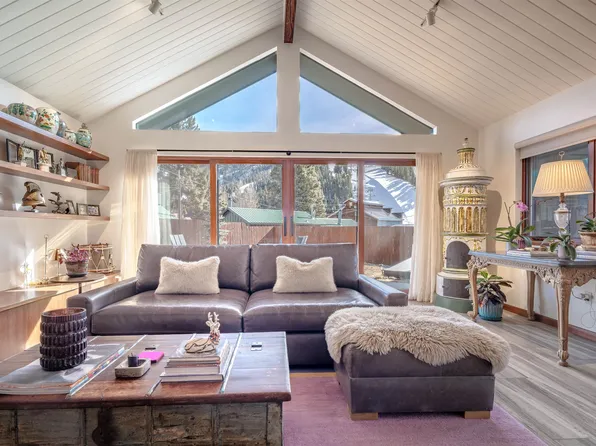 413 W High St, Red River, NM 87558