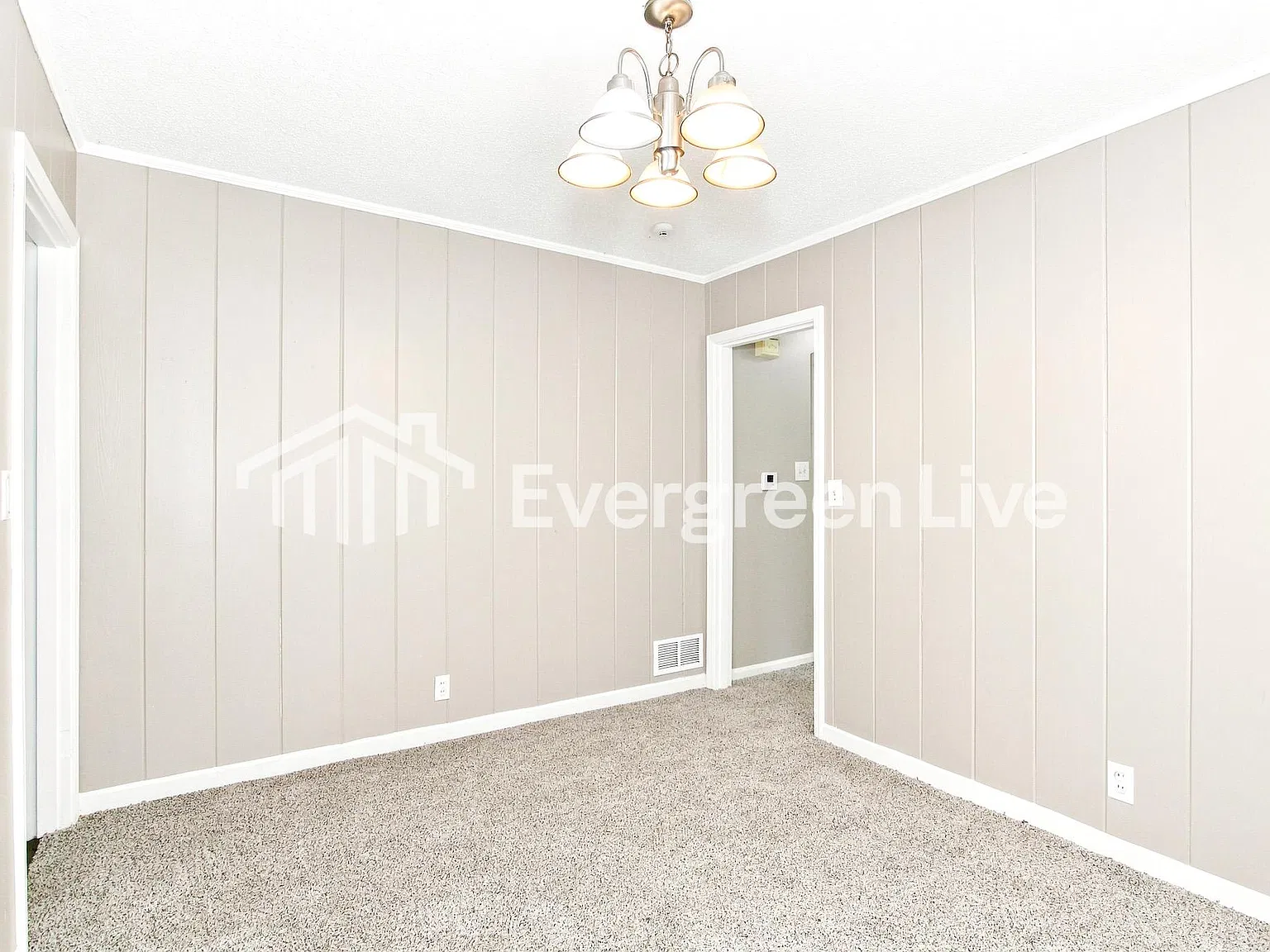 4 bed, 2.5 bath, 2487 sqft, $1,645 — Photo 3