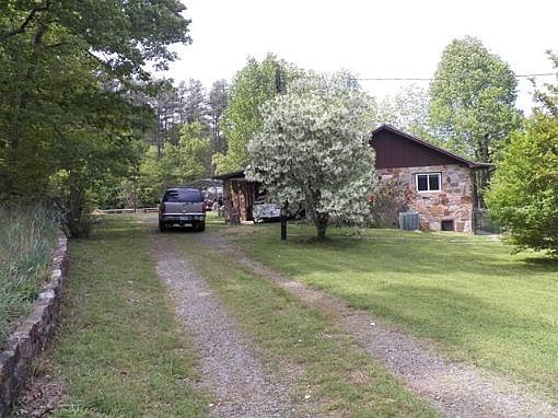 4th image of 980 Highway 375 E