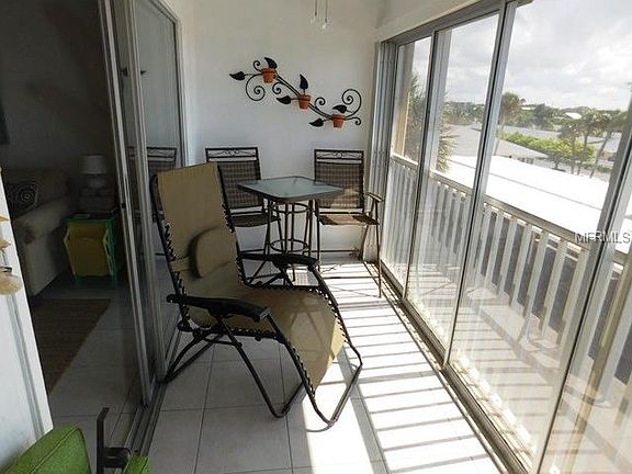 4th image of 1400 Tarpon Center Dr #E3
