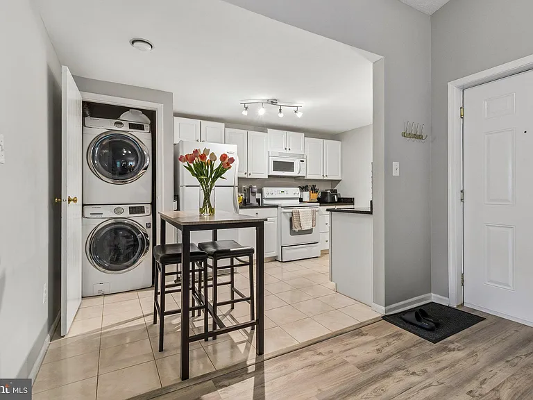 3933 Greencastle Rd #307 — Photo 8
