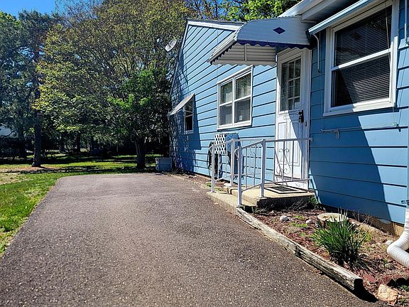 4th image of 142 Hudson Parkway #A
