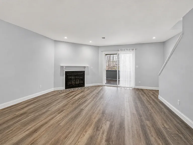 7122 Woods Crossing Dr — Photo 8