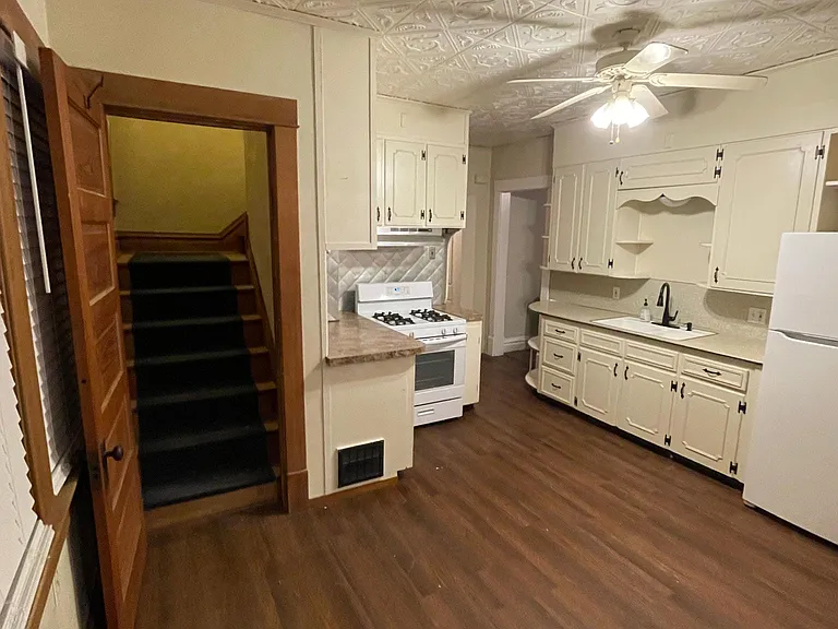 303 Washington St #3 — Photo 8