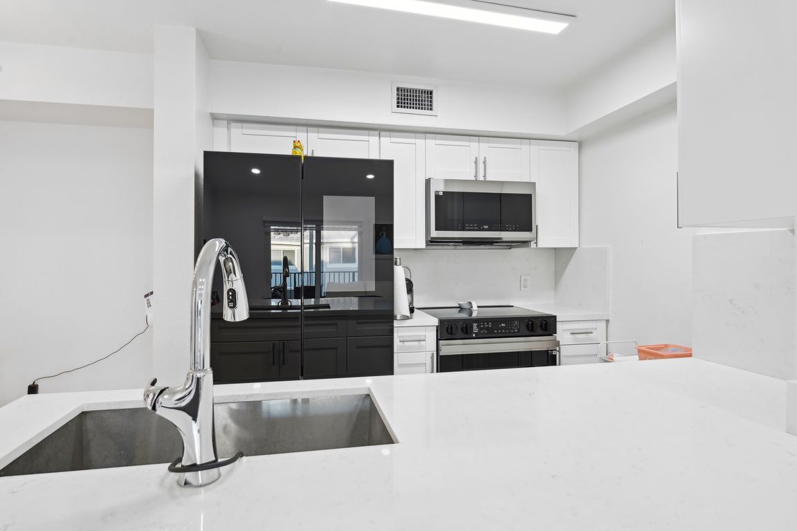SW 284th St 4305-013.jpg