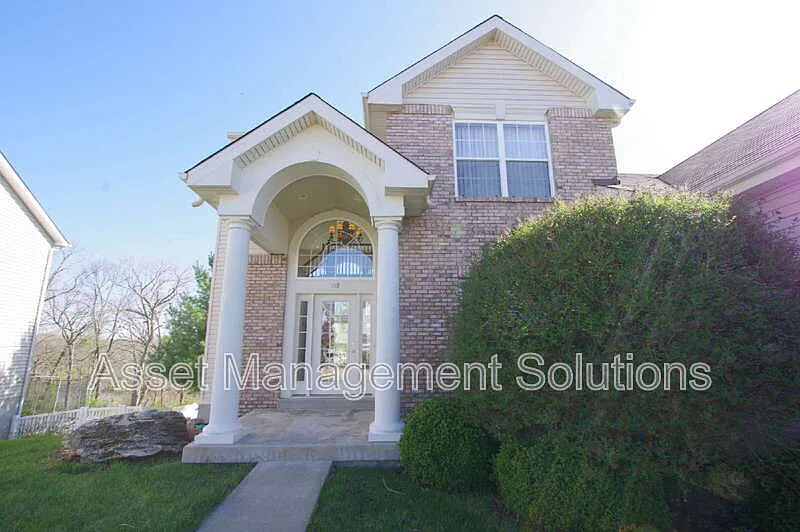 3 bed, 2.5 bath, 2295 sqft, $2,750 — Photo 2