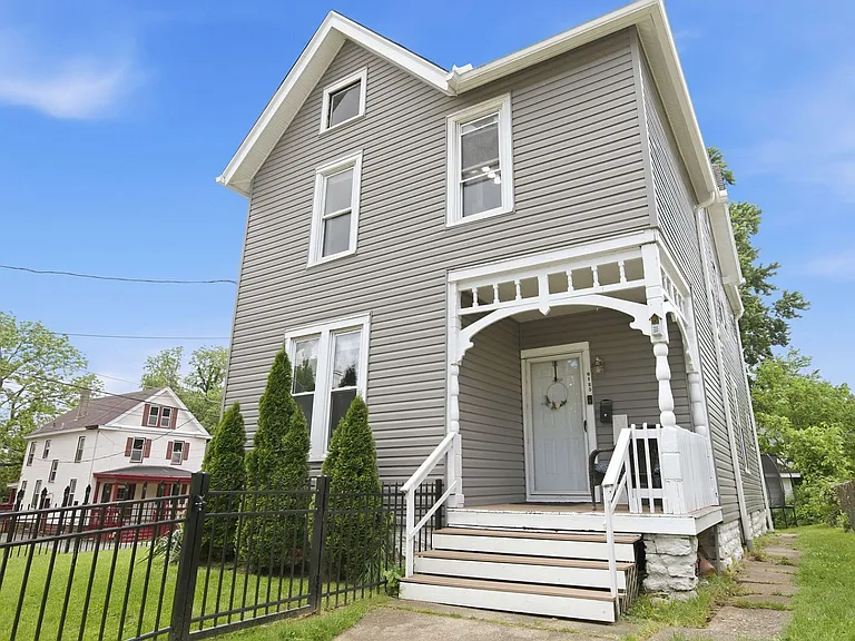 6125 Clephane Ave — Photo 1