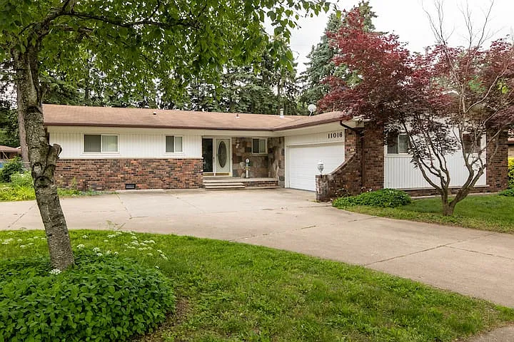 11016 Mystic Ln