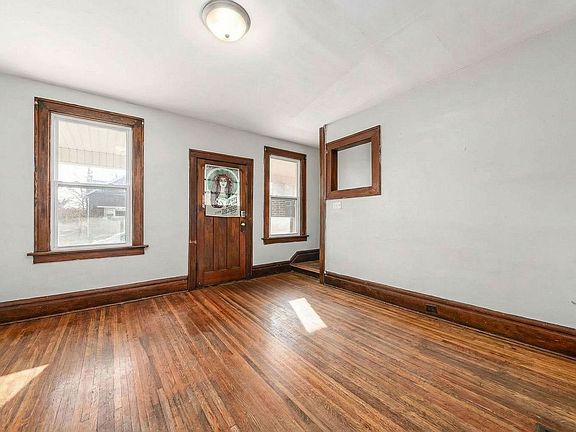 3rd image of 396 E Northwood Ave