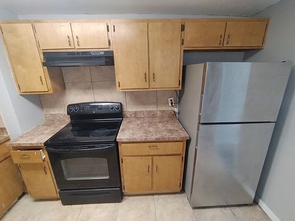 3rd image of 3036 Saturn Ave