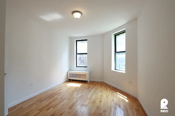 Rented by REZI | media 12