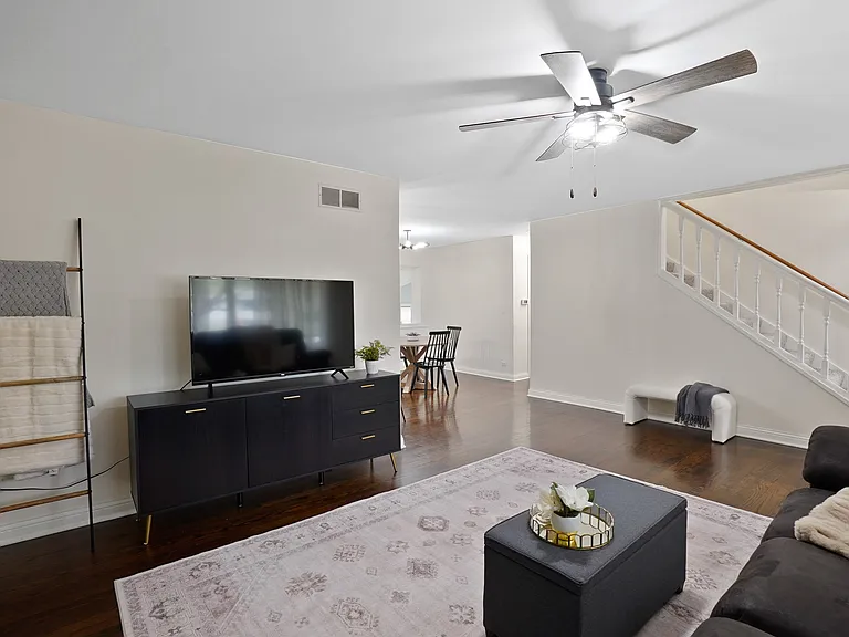 8814 Northcote Ave — Photo 4