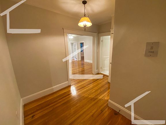 4th image of 26 Chiswick Rd APT 9