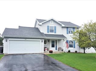 2727 Prairie Ct, East Troy, WI 53120