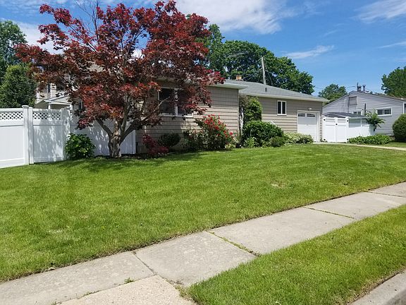 2nd image of 24 Hope Dr