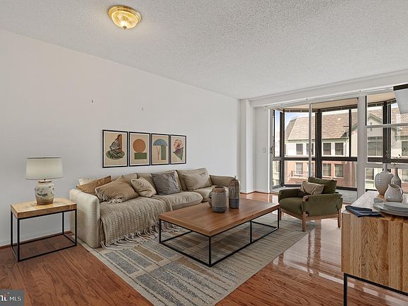 2nd image of 24 Courthouse Sq APT 408