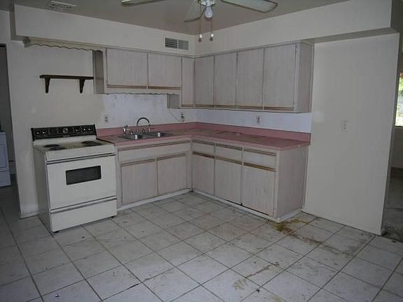 2nd image of 854 E Dolphin Ave