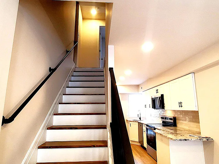 Eastern Ave — Photo 14