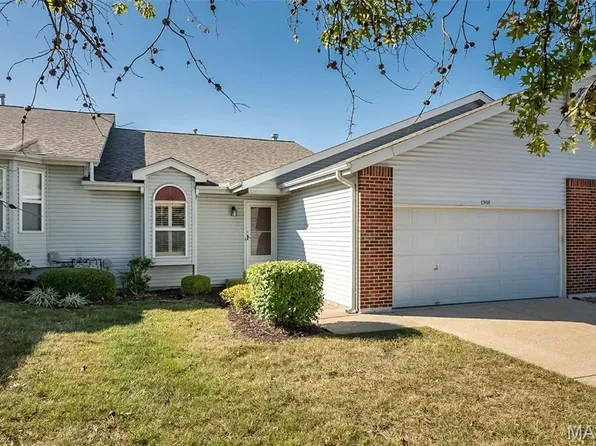 1505 Lienemann Dr #32, Saint Charles, MO 63303