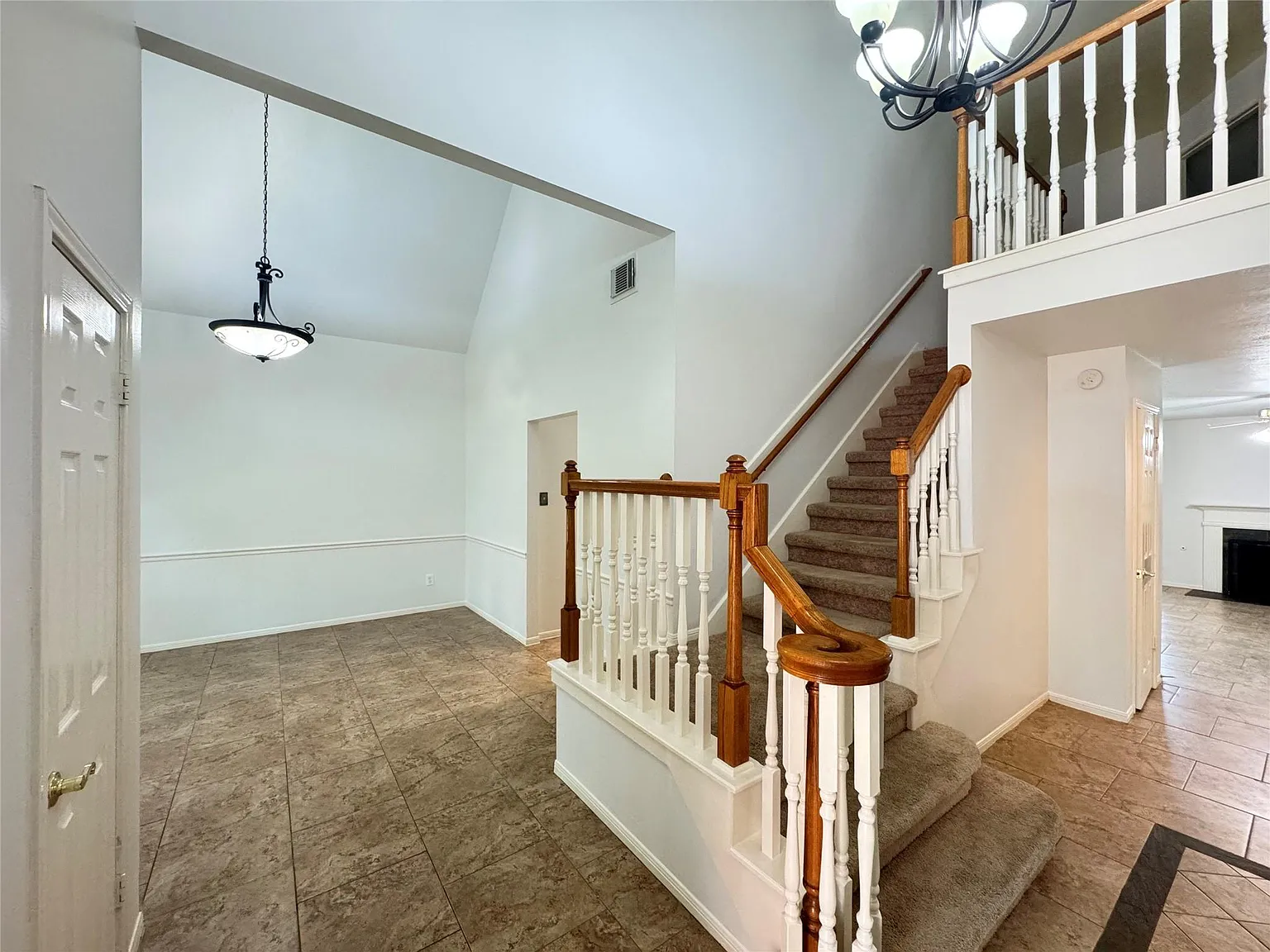 4 bed, 2.5 bath, 2286 sqft, $2,300 — Photo 3