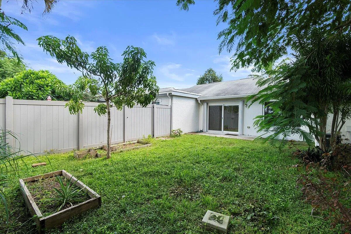 1 bed, 1.0 bath, 671 sqft, $2,400 — Photo 2