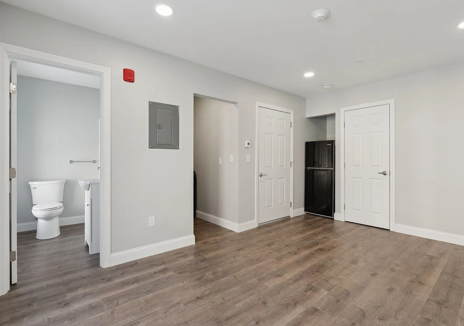"610" on Congress St.-Newer Studio apt with 1 Bath $1,470.00 Heat & H20 included available 09/01/26 — Photo 4