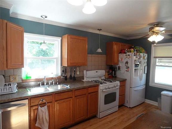 4th image of 13212 Venness St