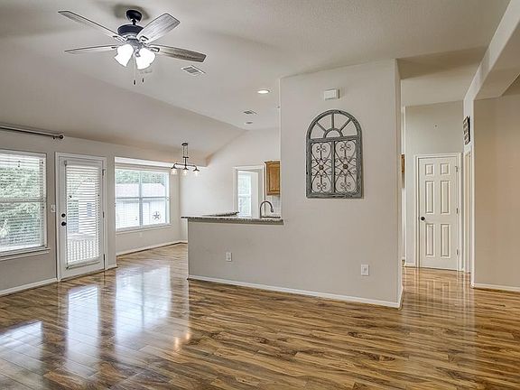2nd image of 131 S Pohakea Dr
