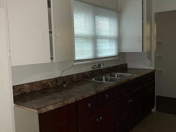 4th image of 318 S Cedar Ave APT B