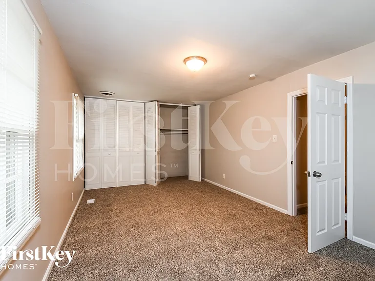 9846 Rivermont Dr — Photo 11