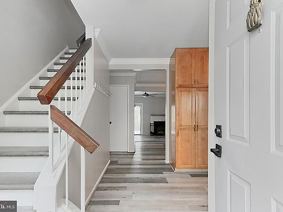 4th image of 8662 Venoy Ct