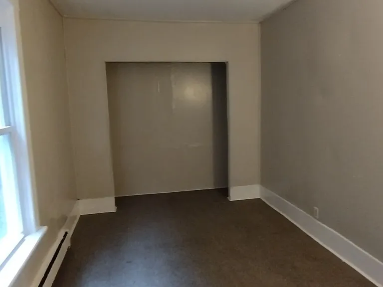2128 Genesee St — Photo 9