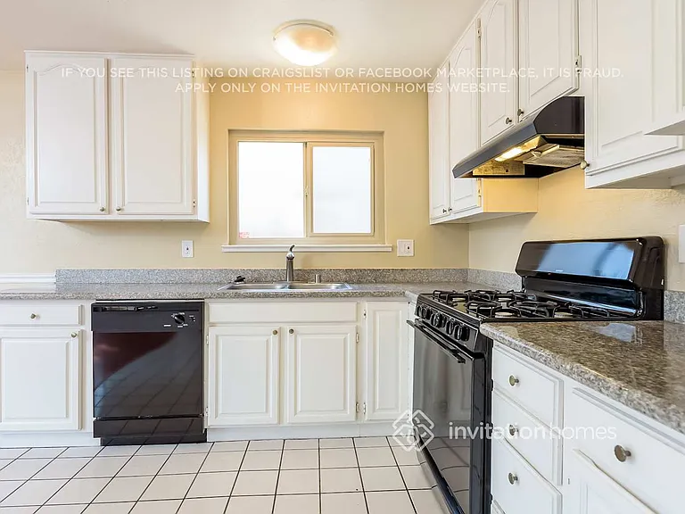 2823 Seville Cir — Photo 10
