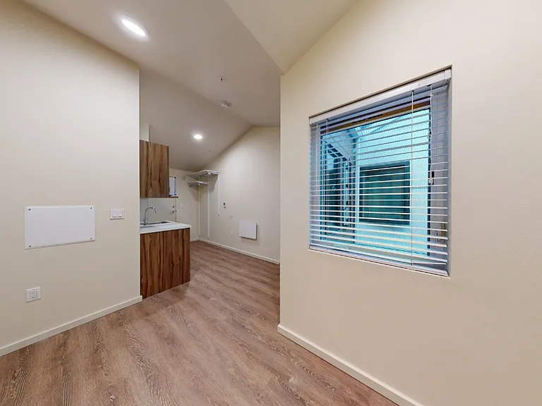 Plaza Apartments — Photo 143