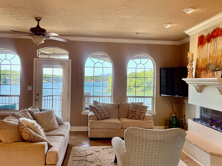 620 Grand Point Dr — Photo 4