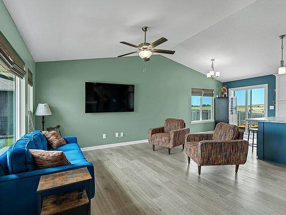 5th image of 260 W Dusk Dr