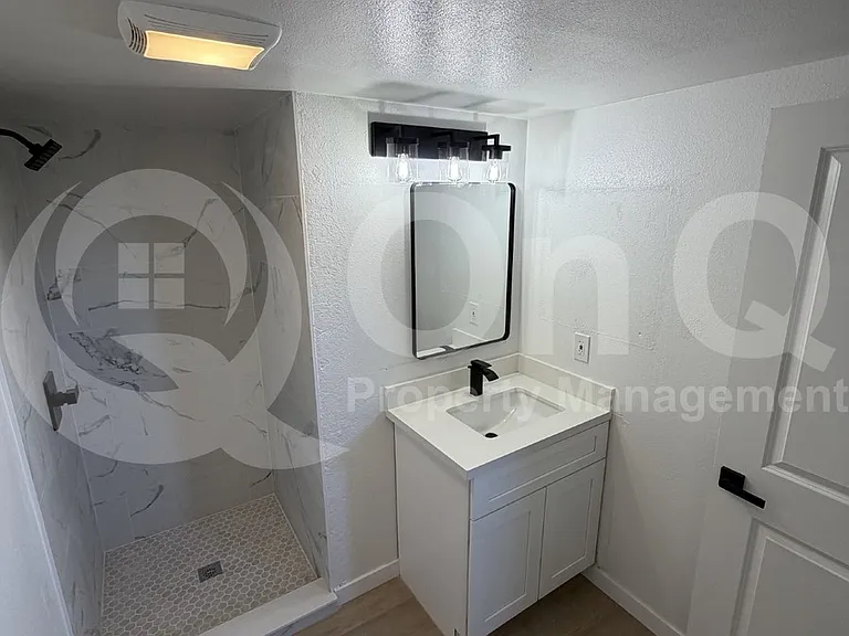 25 E Eva St #13 — Photo 9