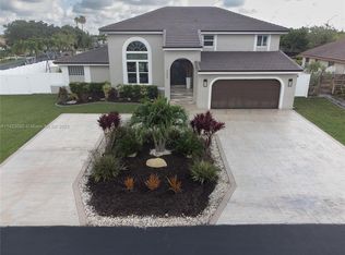 5660 Briarwood Way, Davie, FL 33331